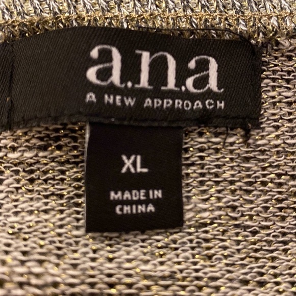 a womens a.n.a. Solid gray stretch regular size knit top XL - Picture 3 of 3